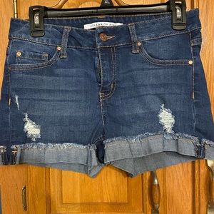 Super cute hardly worn jeans shorts